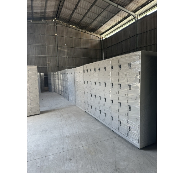 Hình ảnh bàn giao tủ locker 12c3k cho khách tại Tây Ninh